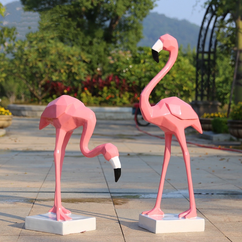Patung flamingo